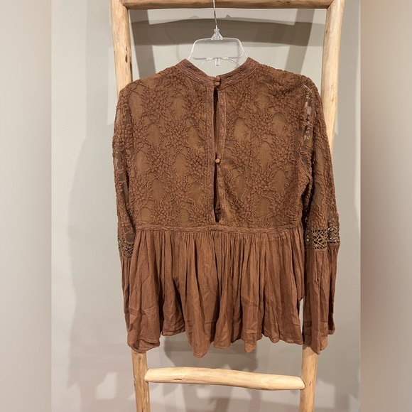 American Eagle Outfitters - Picture 2 of 3